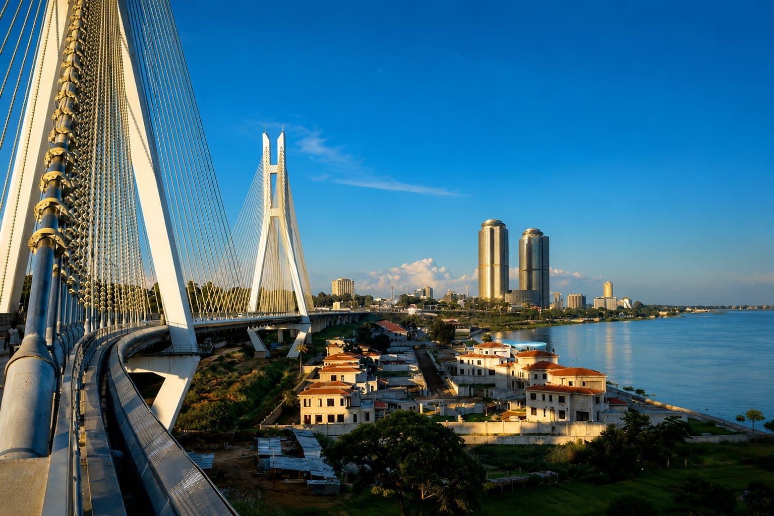 Brazzaville : la corniche et le pont sur le fleuve Congo
